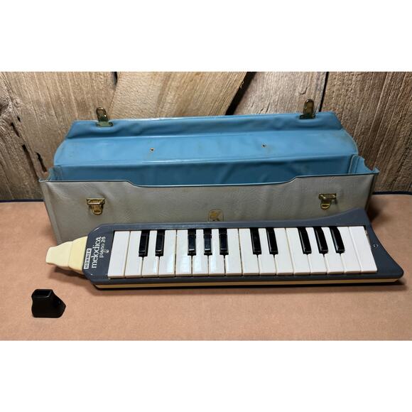 Vintage Hohner Piano 26 Melodica with Mouthpiece & Case Works! Good Condition - Picture 4 of 9